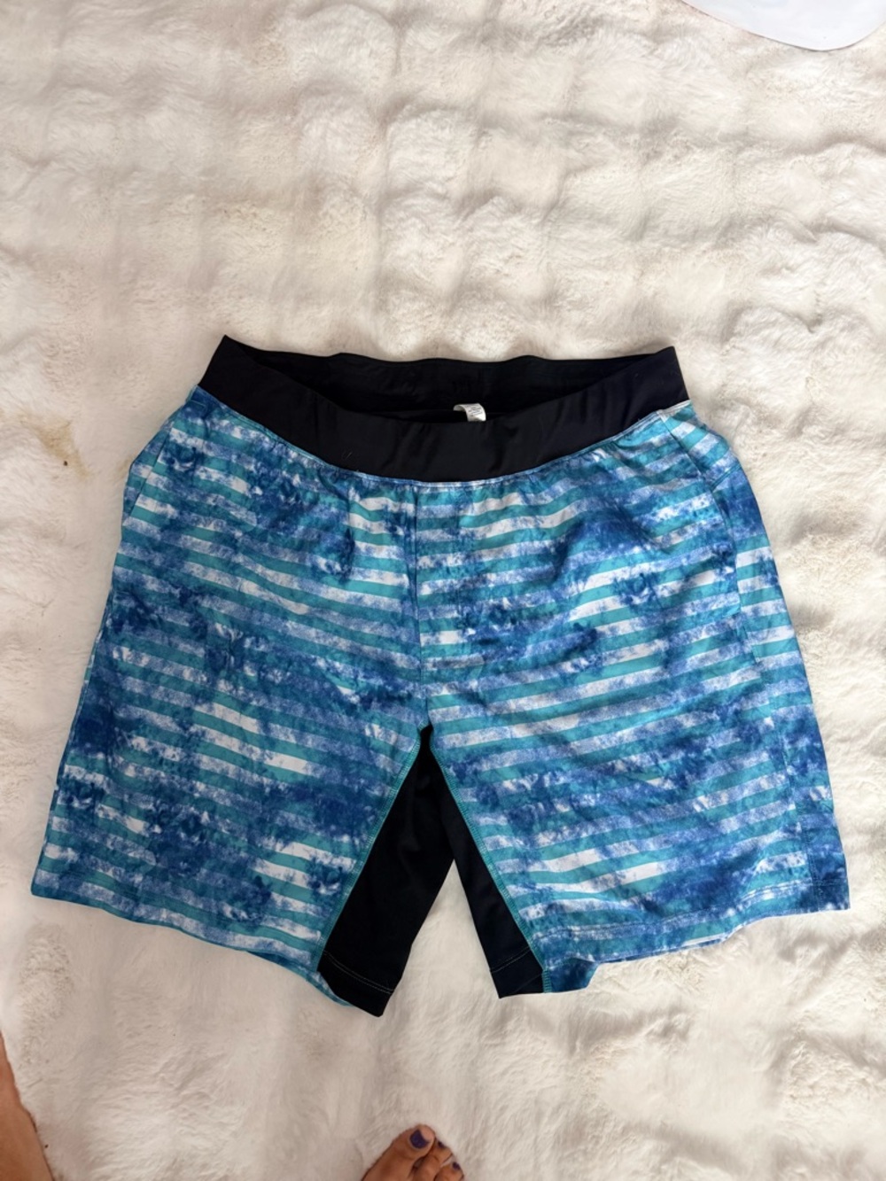 Lululemon License to Train 9" Lined Shorts Size Large Teal Aqua Blue Stripe XXL